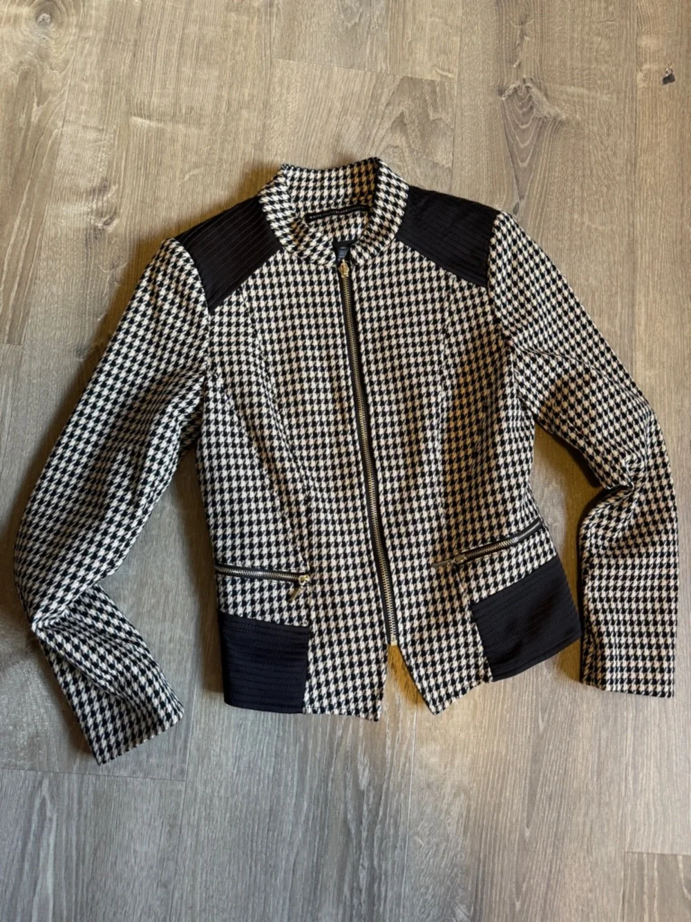 White House Black Market Houndstooth Zip Jacket – Size 00